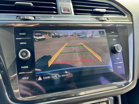 Used 2018 Volkswagen Tiguan SEL AWD/4WD image 29