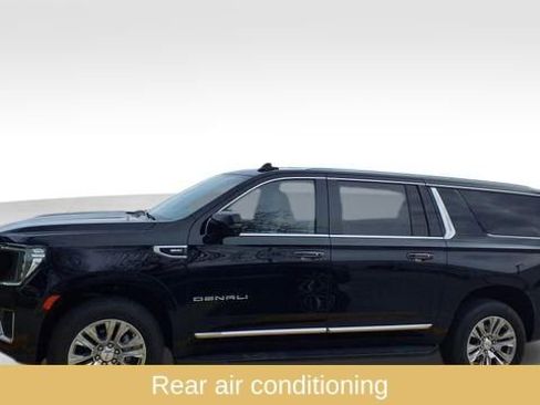 Used 2024 GMC Yukon XL Denali image 8