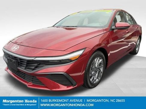 Used 2024 Hyundai Elantra SEL FWD image 3