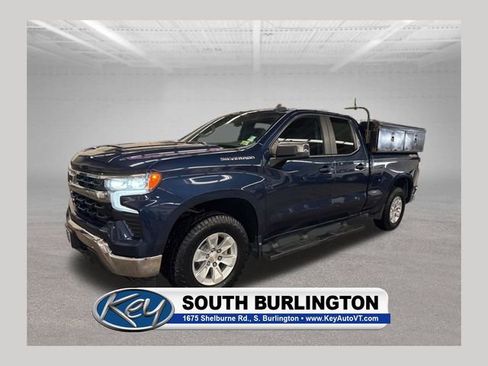 Used 2022 Chevrolet Silverado 1500 LT AWD/4WD image 1