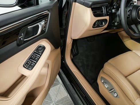 Used 2026 Porsche Macan AWD/4WD image 7