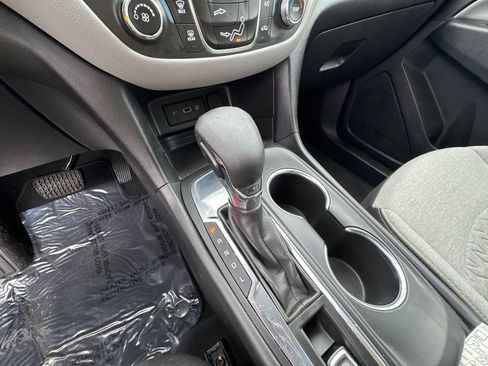 Used 2023 Chevrolet Equinox LT image 31