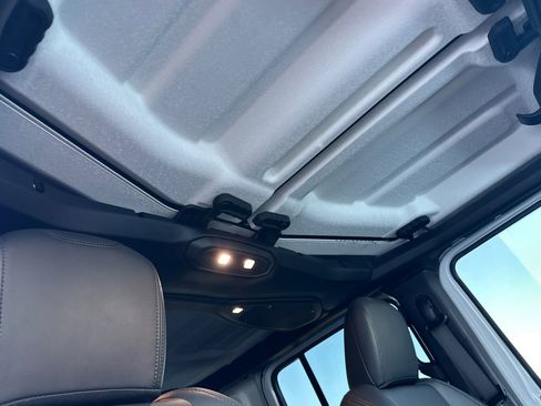 Used 2024 Jeep Wrangler Unlimited Rubicon w/ Convenience Group image 19