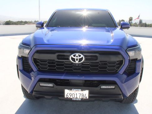 Certified 2024 Toyota Tacoma TRD Off-Road w/ TRD Off Road Premium Package AWD/4WD image 8