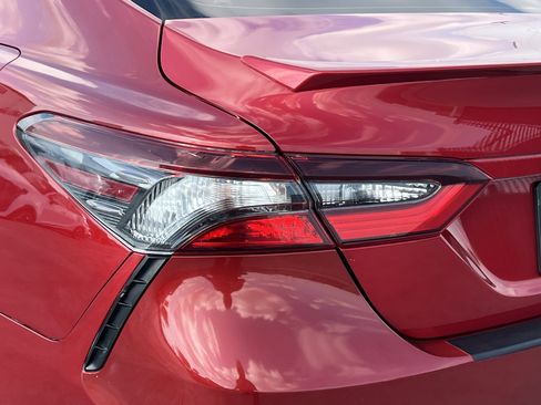 Used 2022 Toyota Camry SE w/ Carpet Mat Package (TMS) image 21