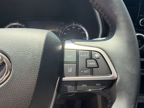 Used 2024 Toyota Highlander XLE AWD/4WD image 20