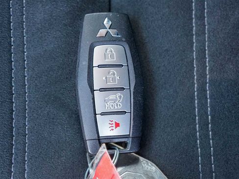 Used 2024 Mitsubishi Outlander SE image 20