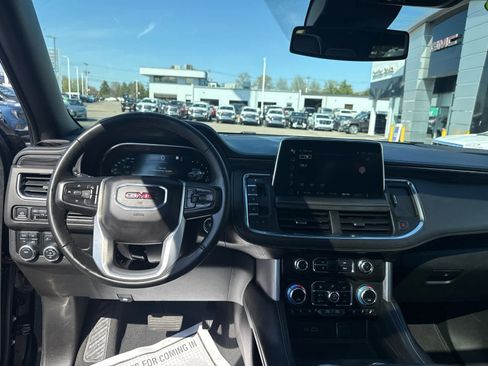 Used 2023 GMC Yukon XL SLT AWD/4WD image 15
