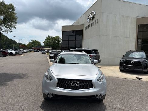 Used 2017 INFINITI QX70 2WD w/ Premium Package image 3