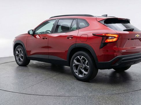 Used 2025 Chevrolet Trax LT w/ LT Convenience Package FWD image 5