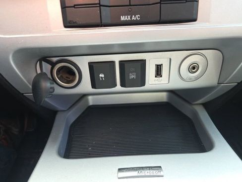 Used 2010 Mercury Mariner Premier image 35