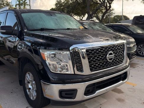 Used 2017 Nissan Titan SV RWD image 4
