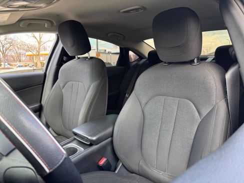 Used 2016 Chrysler 200 Limited image 10