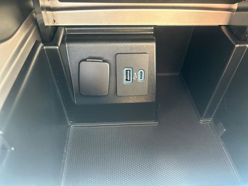 Used 2020 Ford Explorer XLT w/ Equipment Group 202A AWD/4WD image 25