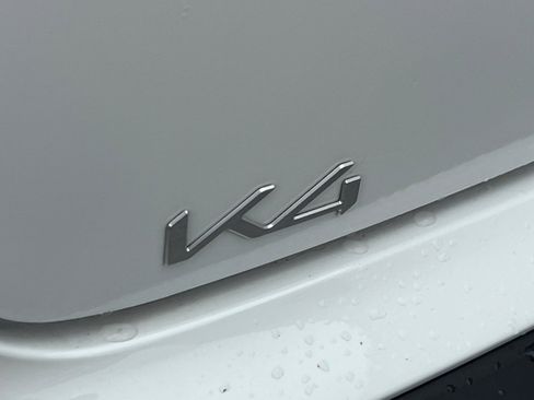 Used 2025 Kia K4 LXS image 31