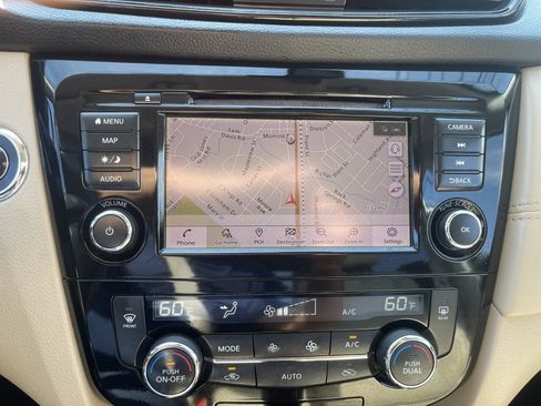 Used 2018 Nissan Rogue SL w/ Premium Package image 18