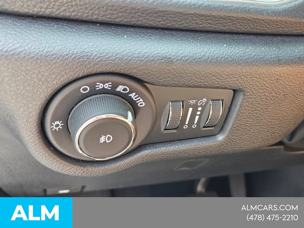 Used 2025 Chrysler Pacifica Limited FWD image 31