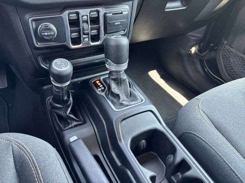 Used 2025 Jeep Wrangler Unlimited Sahara AWD/4WD image 41