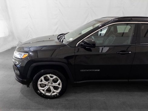Used 2024 Jeep Compass Latitude image 3