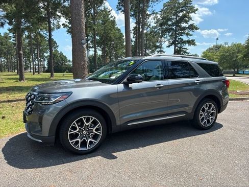 Used 2025 Ford Explorer Platinum w/ Ultimate Package RWD image 6