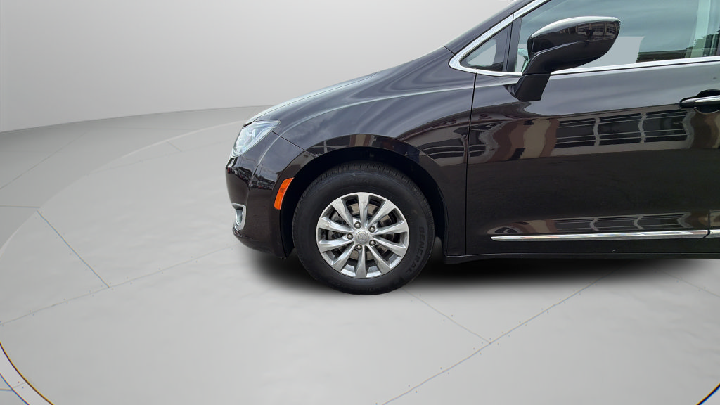 Used 2018 Chrysler Pacifica Touring-L FWD image 34