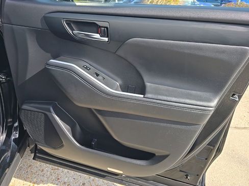 Used 2024 Toyota Highlander XLE image 39