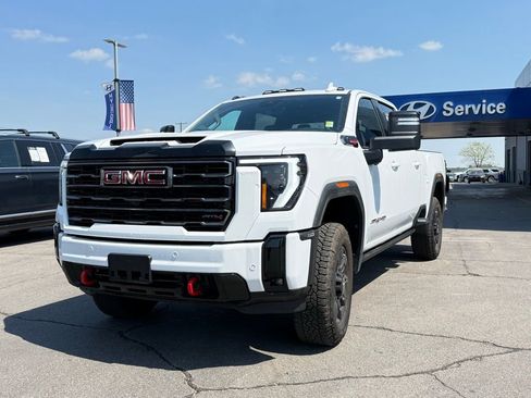 Used 2024 GMC Sierra 2500 AT4 w/ AT4 Premium Plus Package AWD/4WD image 3