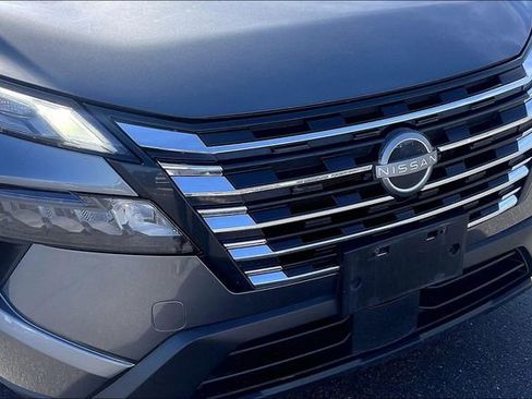 Used 2024 Nissan Rogue S image 31