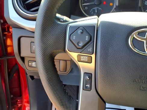 Used 2020 Toyota Tacoma SR5 RWD image 23