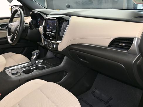 Used 2022 Chevrolet Traverse LS image 38