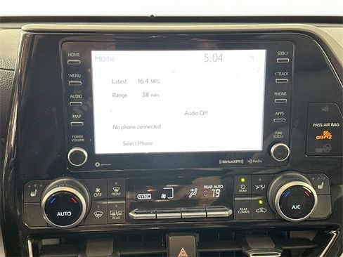 Used 2022 Toyota Highlander XLE image 12