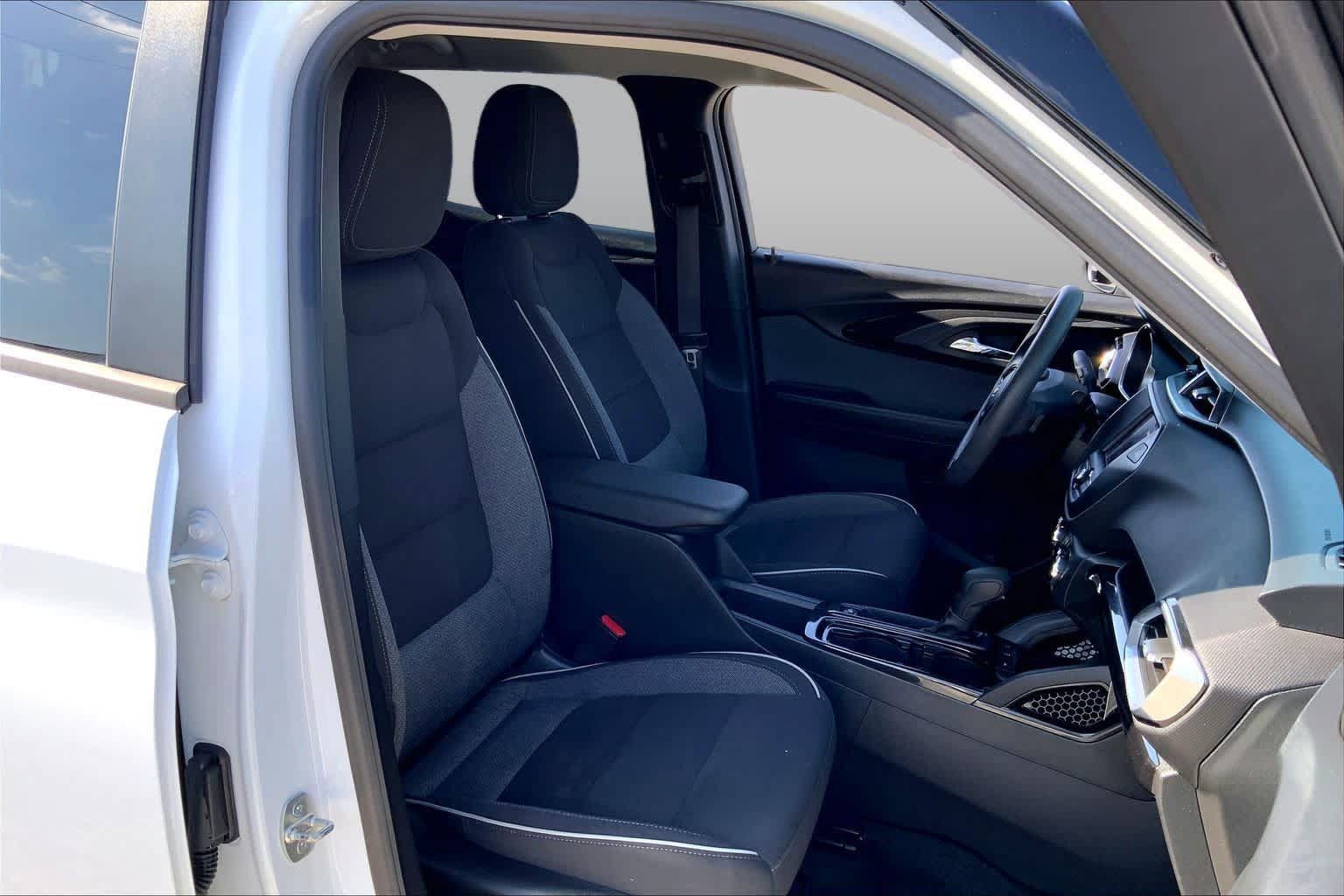Used 2021 Chevrolet TrailBlazer LT w/ Driver Confidence Package FWD image 9