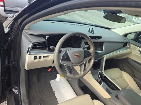 Used 2017 Cadillac XT5 Luxury w/ Driver Awareness Package FWD image 5