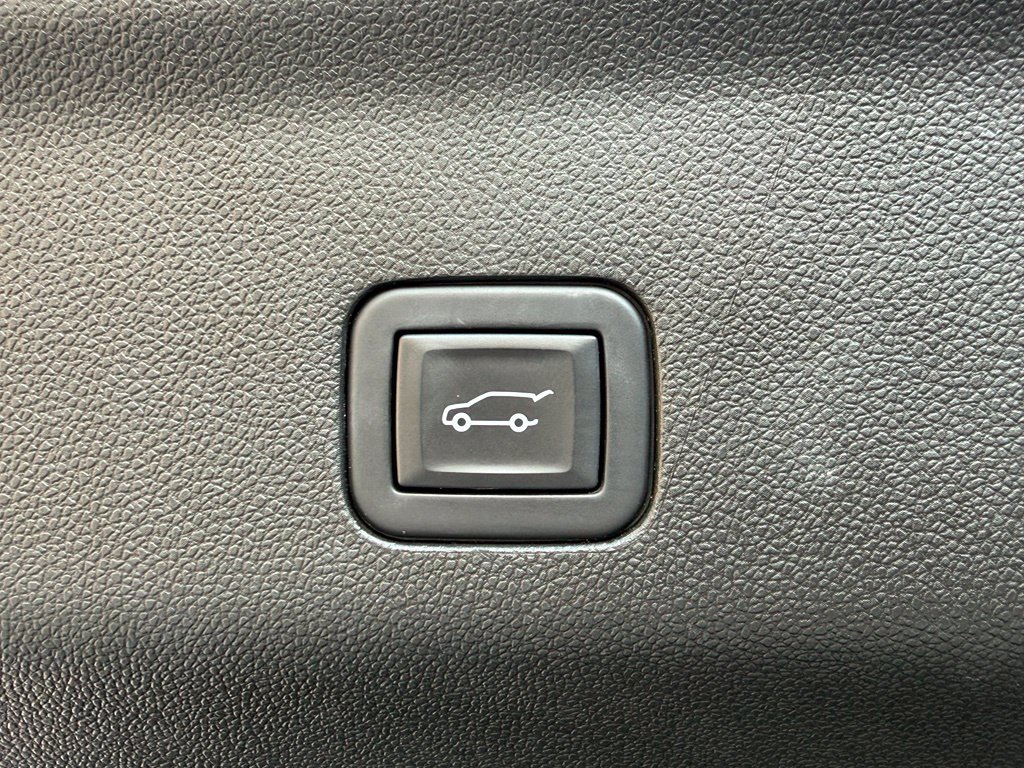 Used 2023 Cadillac Escalade Sport Platinum w/ LPO, ONYX Package AWD/4WD image 37