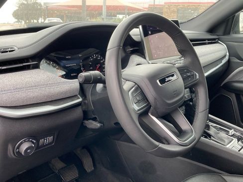 Used 2024 Jeep Compass Latitude image 7