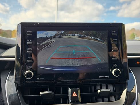 Used 2022 Toyota Corolla LE w/ LE Convenience Package image 22