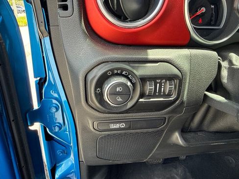 Used 2020 Jeep Gladiator Rubicon w/ Dual Top Group AWD/4WD image 19