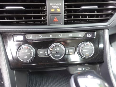 Used 2024 Volkswagen Jetta SE image 19