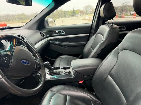 Used 2016 Ford Explorer XLT AWD/4WD image 11