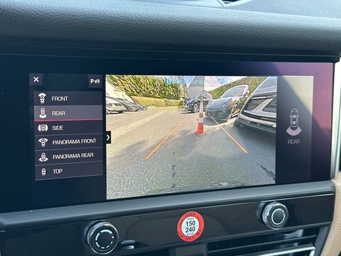 New 2026 Porsche Macan image 23