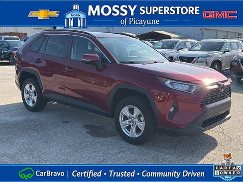 Used 2021 Toyota RAV4 XLE w/ Convenience Package FWD image 10