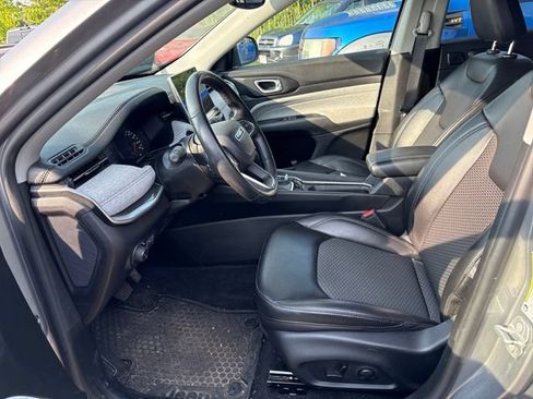 Used 2022 Jeep Compass Latitude w/ Sun and Sound Group AWD/4WD image 7
