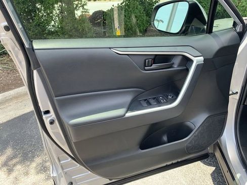Certified 2025 Toyota RAV4 LE FWD image 17