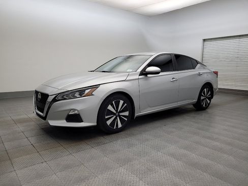 Used 2022 Nissan Altima 2.5 SV image 2