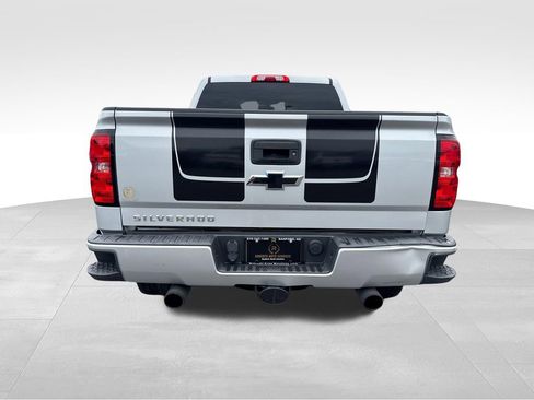 Used 2018 Chevrolet Silverado 1500 Custom w/ Custom Value Package RWD image 4