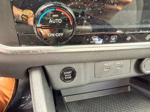 Used 2025 Nissan Rogue SV AWD/4WD image 22