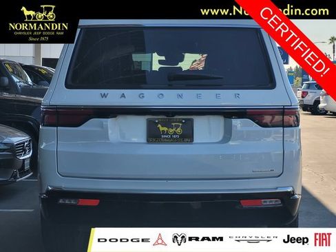 Certified 2024 Jeep Wagoneer Series II w/ Flexible Seating Group RWD image 5