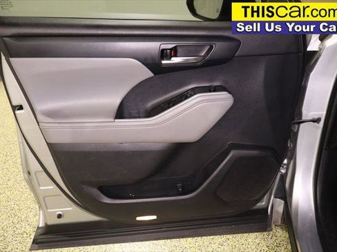 Used 2021 Toyota Highlander XLE image 27