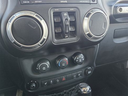 Used 2012 Jeep Wrangler Unlimited Sahara w/ Connectivity Group image 10