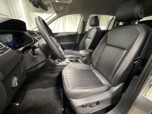 Used 2024 Volkswagen Tiguan SE image 18
